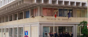 Ragusa, l’indiano rilasciato due volte ora piange: «Mi hanno minacciato…»