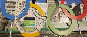Rio, telecamera cade sul pubblico al villaggio olimpico: i feriti salgono a 7