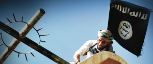 Dabiq, il magazine dell’Isis, contro il Papa e i cristiani: “Spezza la croce”