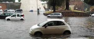 Piove, Roma allagata e paralizzata: l’ironia di Gianni Alemanno su twitter