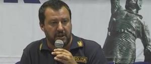 I poliziotti del Sap difendono Salvini: «La Boldrini? Indossi pure lei la divisa»