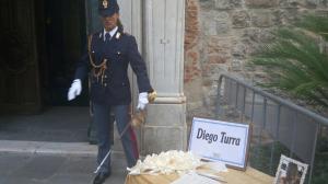 Ventimiglia: esequie Turra, Tricolore su bara poliziotto
