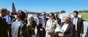 La Boschi fa 12mila chilometri (in aereo) per racimolare qualche Sì