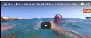 Federica Pellegrini nuota nel mare di Otranto. Ecco il video subacqueo