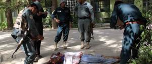 Le drammatiche foto dell’attacco all’ospedale in Kandahar: ed è terrore