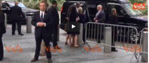 La Clinton ammette: «Sto male». Trump: «La mia salute è ok» (video)
