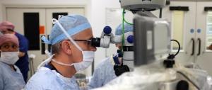 Nuove frontiere della tecnologia: un robot ha operato un occhio umano
