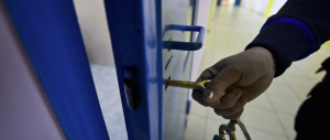 Baby boss in rivolta nel carcere minorile di Airola: danni e agenti feriti