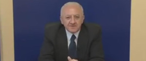 De Luca, show anti-grillini: “Vi possano ammazzare tutti” (video)