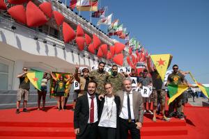 Venezia: 'Erdogan terrorista', sul red carpet protesta curda