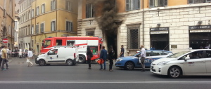 Incendio vicino al Senato: sul posto quattro squadre di vigili del fuoco