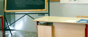 La maestra è troppo «rigida» con gli alunni: i genitori chiamano i carabinieri
