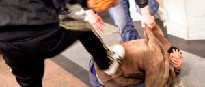 Zuffa tra bimbi degenera in maxi rissa tra adulti: erano in 40 armati di mazze