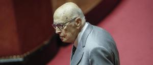 Napolitano parla delle «manovre ostili» contro Berlusconi. Proprio lui…