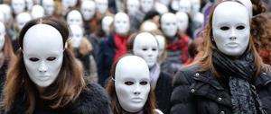 Orrori dal mondo: Usa, raccoglitrici di marijuana stuprate in serie. E in India…