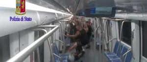 Pestaggio in metro, arrestato il terzo teppista che colpì il ragazzo a terra