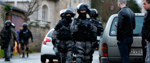 Parigi senza tregua: kamikaze 15enne fermato all’ultimo momento