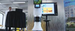 Israele, Peres resta grave: è assistito da un avveniristico robot-infermiere