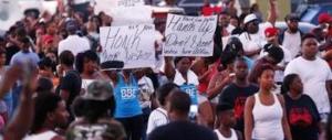 Usa, afroamericani protestano a Charlotte: 12 agenti feriti negli scontri