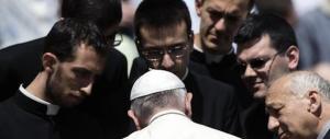 Un parroco rompe gli indugi: «Diamo la svolta, facciamo sposare i preti»