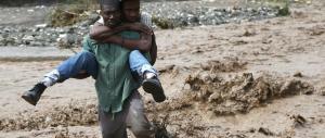 Matthew fa strage ad Haiti e punta la Florida. Obama: “Via o vi ucciderà”