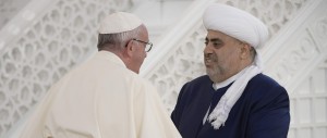 Azerbaigian, il Papa in moschea: “Mai più violenza in nome di Dio”