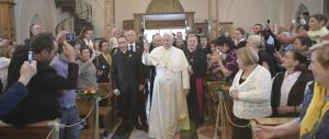 Gender, l’anatema del Papa: «Guerra mondiale contro il matrimonio»
