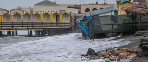 Allerta meteo nel Lazio. A Fiumicino tromba d’aria scoperchia una casa
