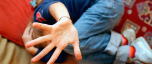 Abusi sessuali su una 12enne disabile: arrestati due ragazzi di 15 e 16 anni