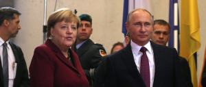 Vertice sull’Ucraina: la Merkel bacia Hollande, ma è gelo con Putin