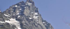 Tragedia sul Cervino, morti due alpinisti. Il sindaco: traditi dalla montagna