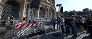 Scuole chiuse, crepe nei palazzi e danni all’arte: ora Roma ha paura