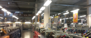 Crolla uno scaffale in un grande magazzino: muore bimba di 2 anni