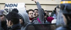 Panico a Bari, migranti salgono sul bus gridando “Allah Akbar”: denunciati