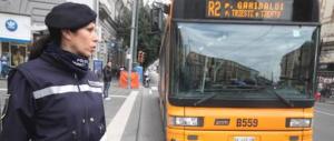 Sul bus senza biglietto, picchiano il controllore: arrestati due nigeriani