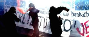 Scuola, tafferugli ai cortei. A Milano rissa tra anarchici e centri sociali