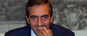 E Gasparri ci scherza su e declama l’ode anti-Renzi: «Su, votiamo tutti no!»