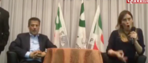 Boschi contestata a Zurigo. La sua reazione è isterica (video)