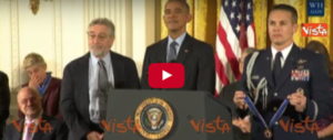 L’abbraccio tra De Niro e Obama per la medaglia per la libertà (video)