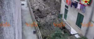Impressionante frana a Genova, rischiano il crollo altri palazzi (video)