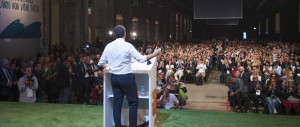 Renzi fomenta la Leopolda contro la minoranza Pd. La platea: “Fuori, fuori”