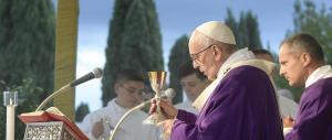 Il Papa: chiedo perdono per i preti pedofili, una mostruosità assoluta