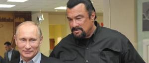 Putin concede la cittadinanza russa a Steven Seagal: «È un nostro fratello»