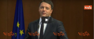 Renzi gioca a fare il comico: «Fra 25 anni il governo cambierà» (video)