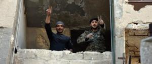 L’esercito di Assad libera Aleppo: migliaia in fuga per colpa dell’Isis