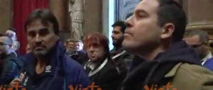 Il contestatore di Renzi a Genova: “Sei un traditore, massacri la Carta” (video)