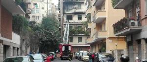 Roma, fiamme a Ponte Milvio: incendio al terzo piano di uno stabile