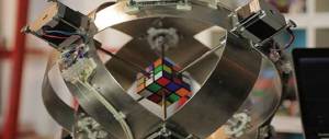 Il record del cubo di Rubik? È quello di un imbattibile robot: 637 millisecondi (video)