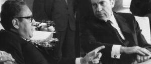 E Trump incontrò il 93enne Kissinger, il “globe trotter” della bomba atomica