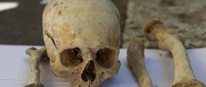 Ossa abbandonate davanti al cimitero: risalgono alla Seconda guerra mondiale